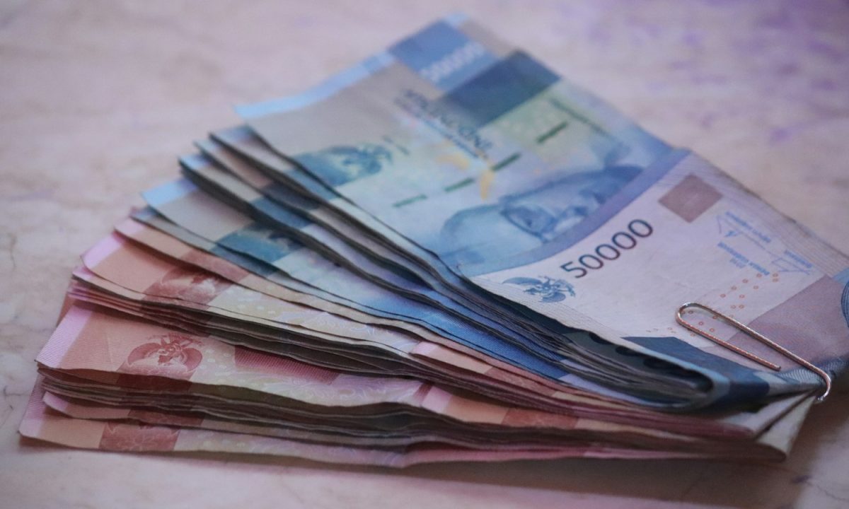 Uang rupiah sebagai ilustrasi pertumbuhan uang beredar dan likuiditas perekonomian